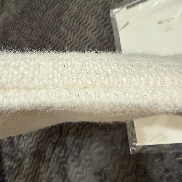 Chanel Winter Tote with Gold Logo - Picture 4 of 5